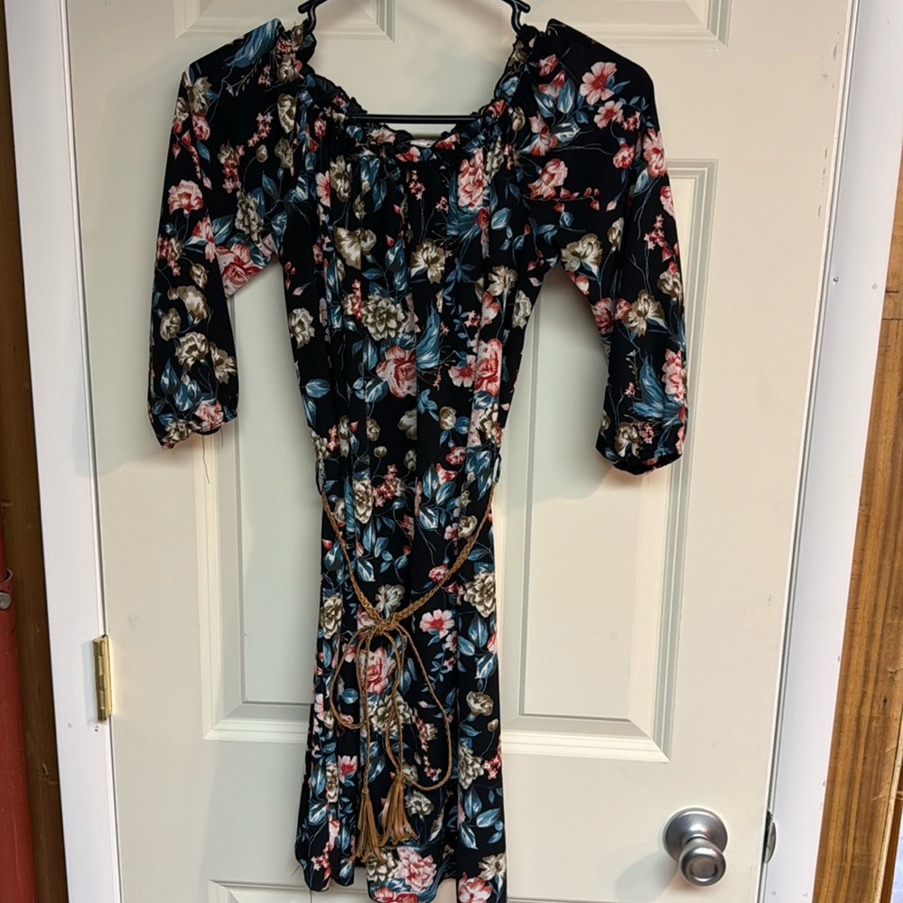Belt is included but can easily be taken off